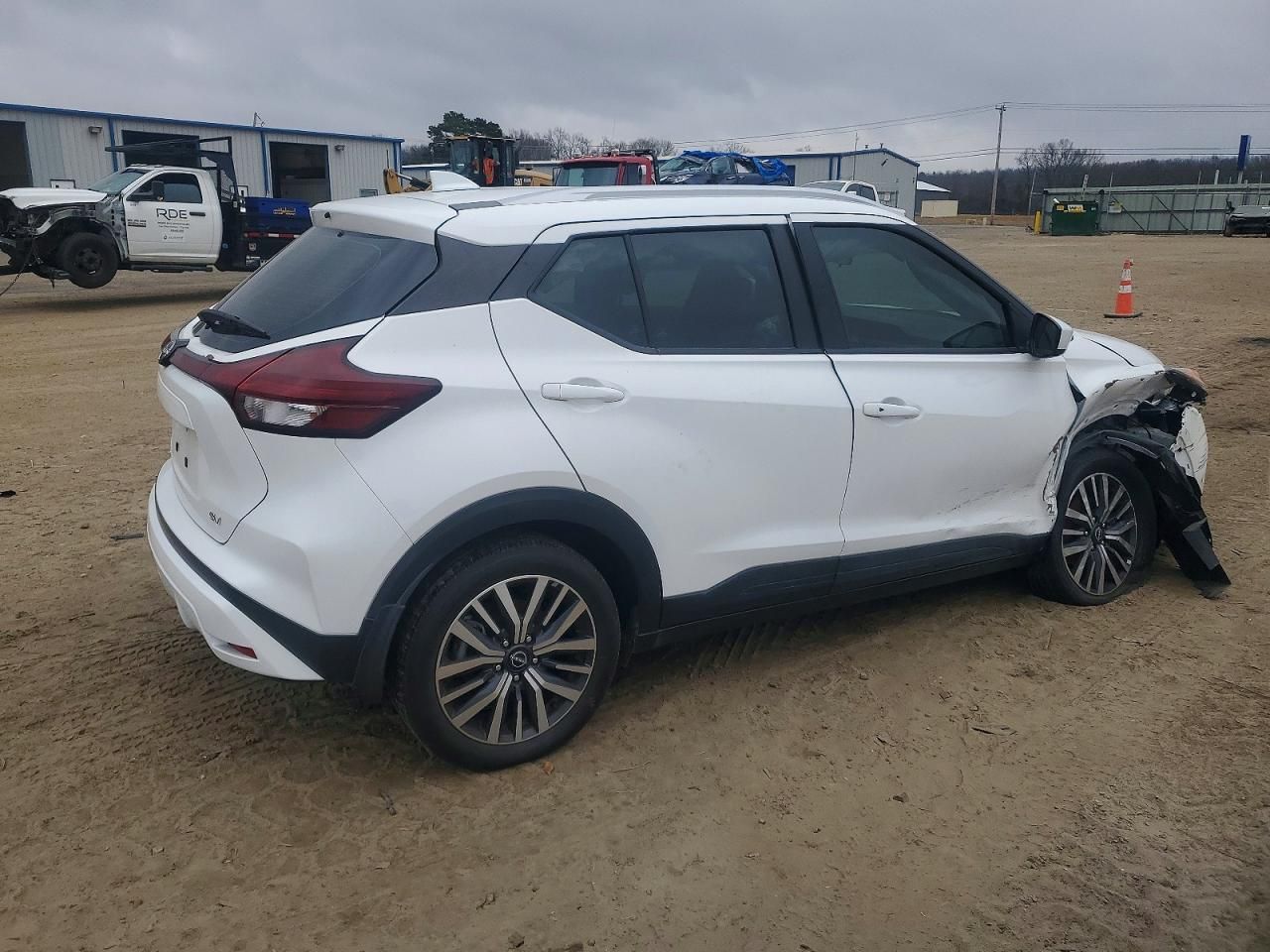 2023 Nissan Kicks sv