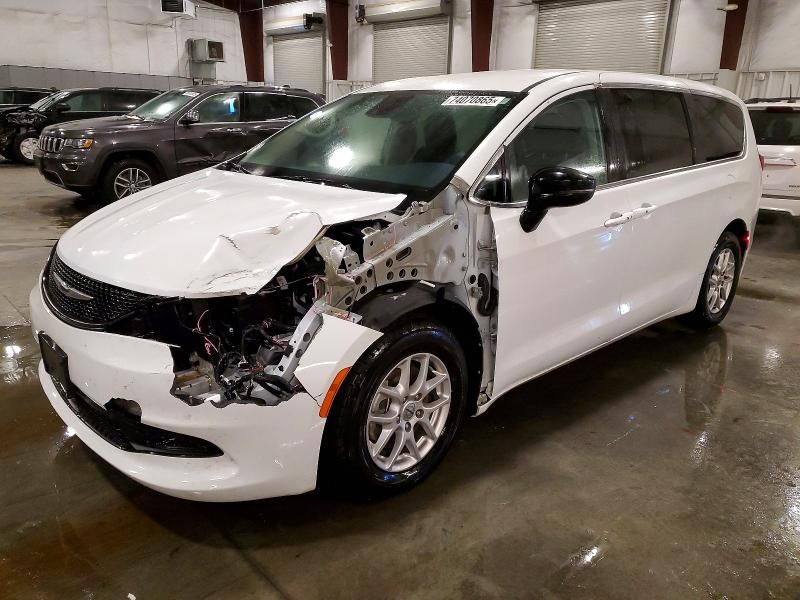 2024 Chrysler Voyager lx