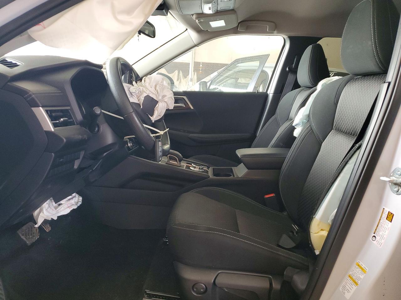 2024 Mitsubishi Outlander es