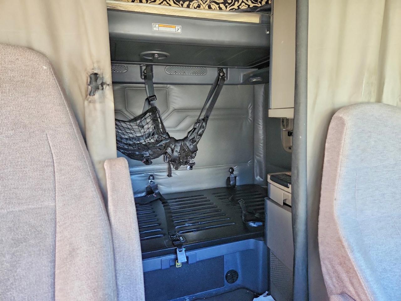 2016 Freightliner Cascadia 125 Semi Truck