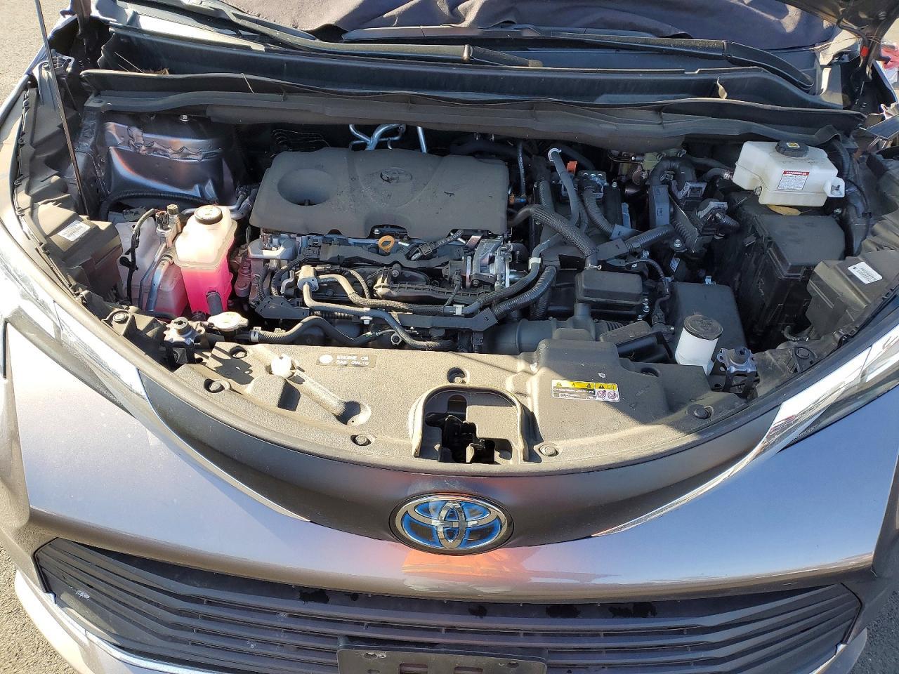 2021 Toyota Sienna xle