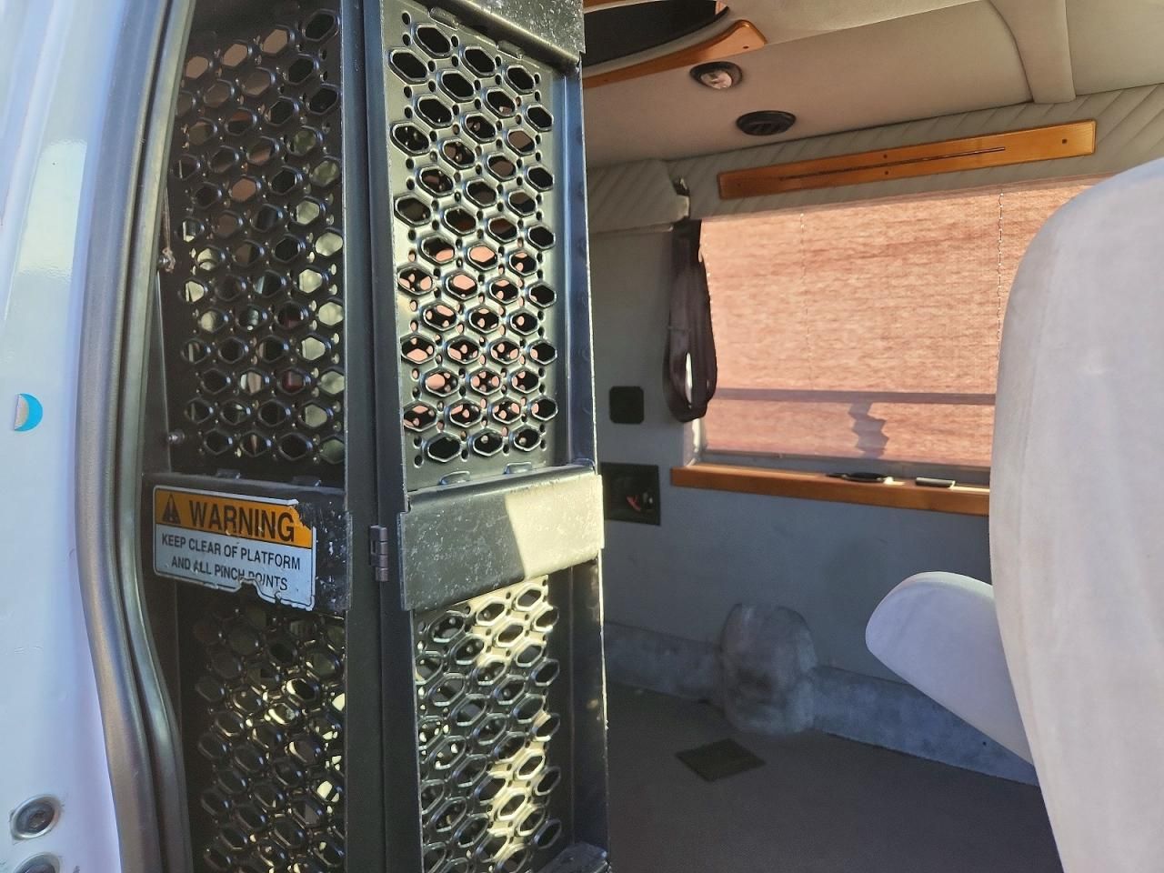 2002 Ford Econoline E150 van