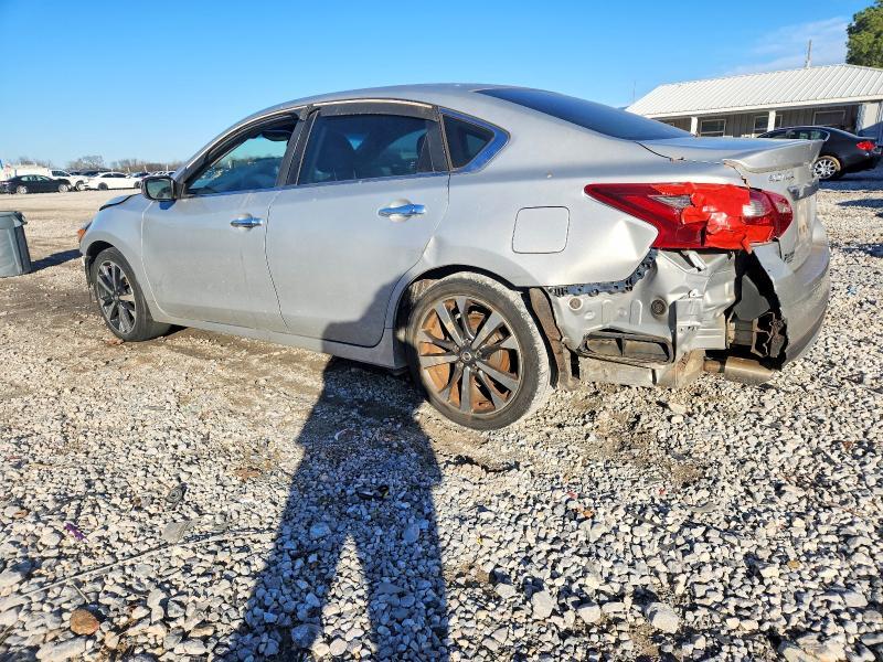 2016 Niss Altima 2.5 sr