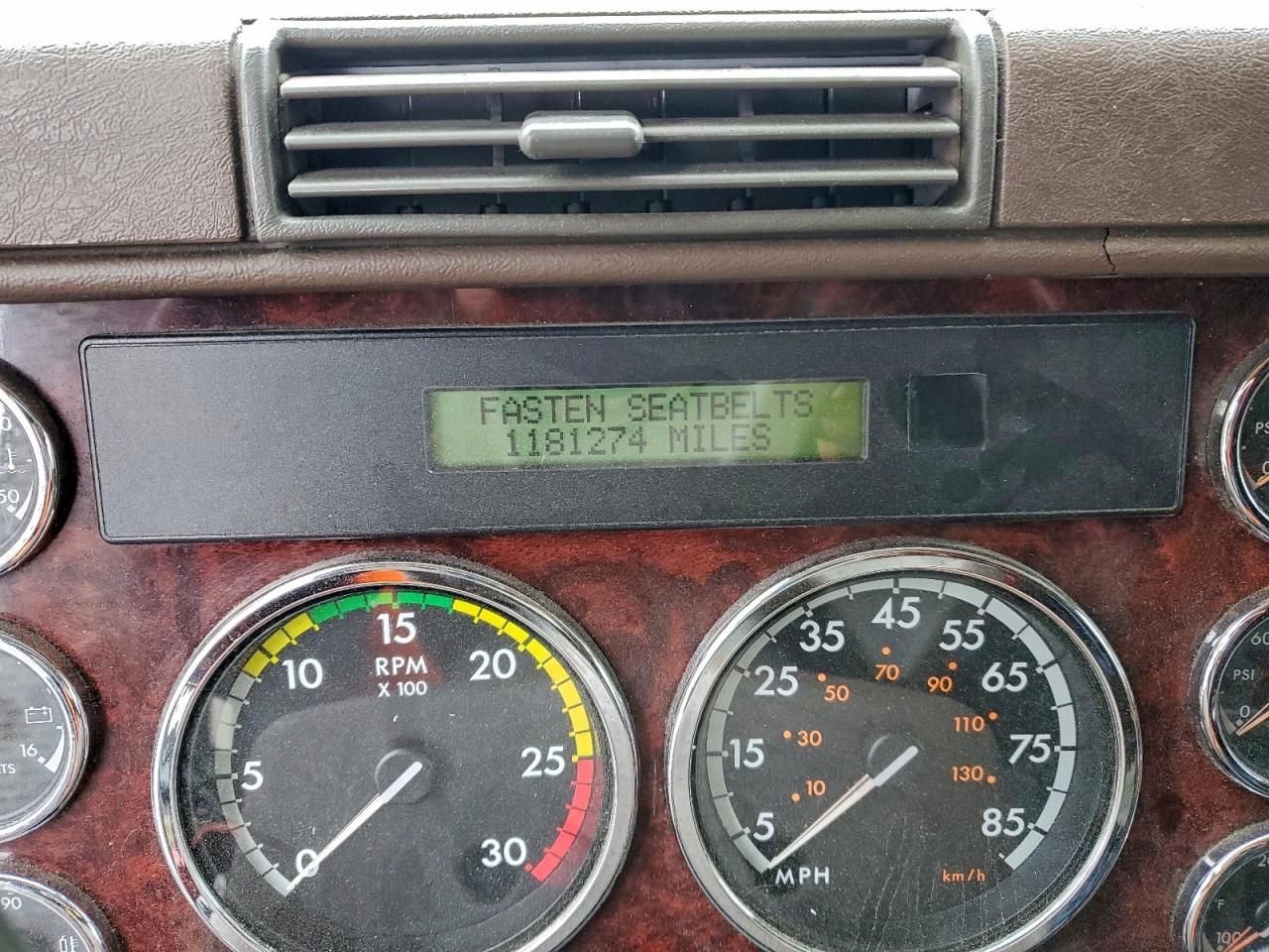 2015 Freightliner Coronado Semi Truck