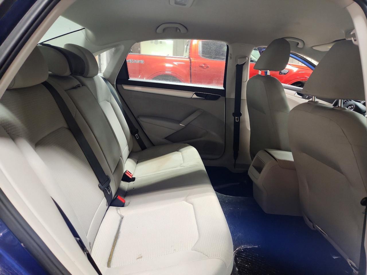 2016 Volkswagen Passat s
