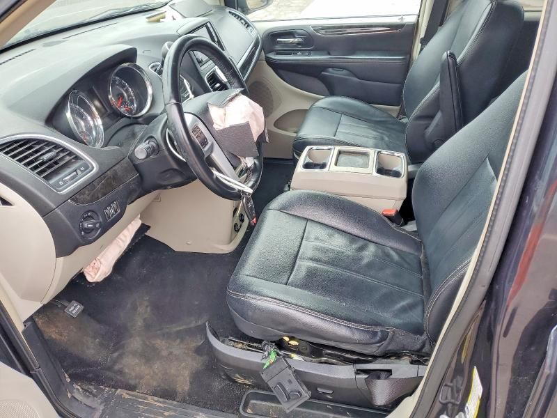 2013 Chrysler Town & Country Touring