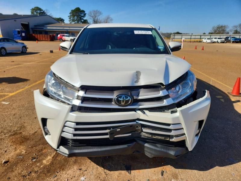 2019 Toyota Highlander le