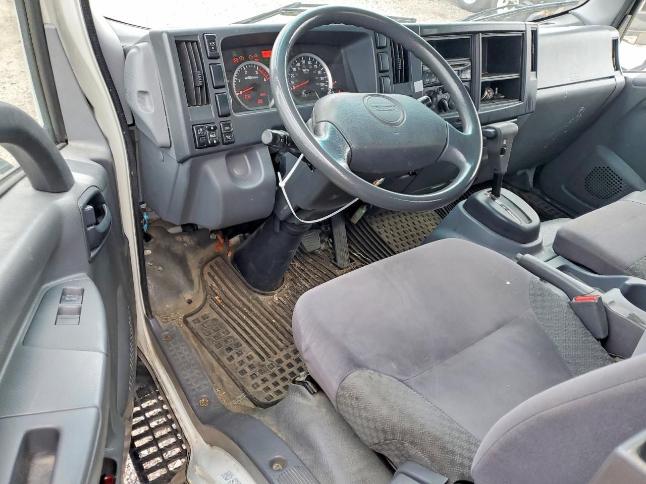 2015 Isuzu NPR HD BOX Truck