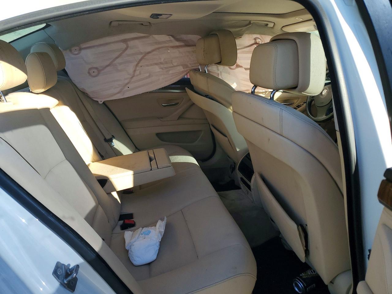 2011 BMW 528 i