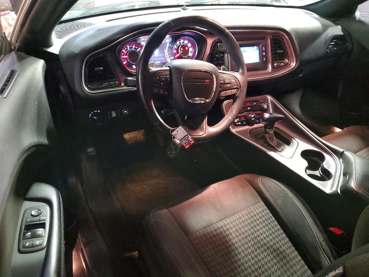 2015 Dodge Challenger sxt