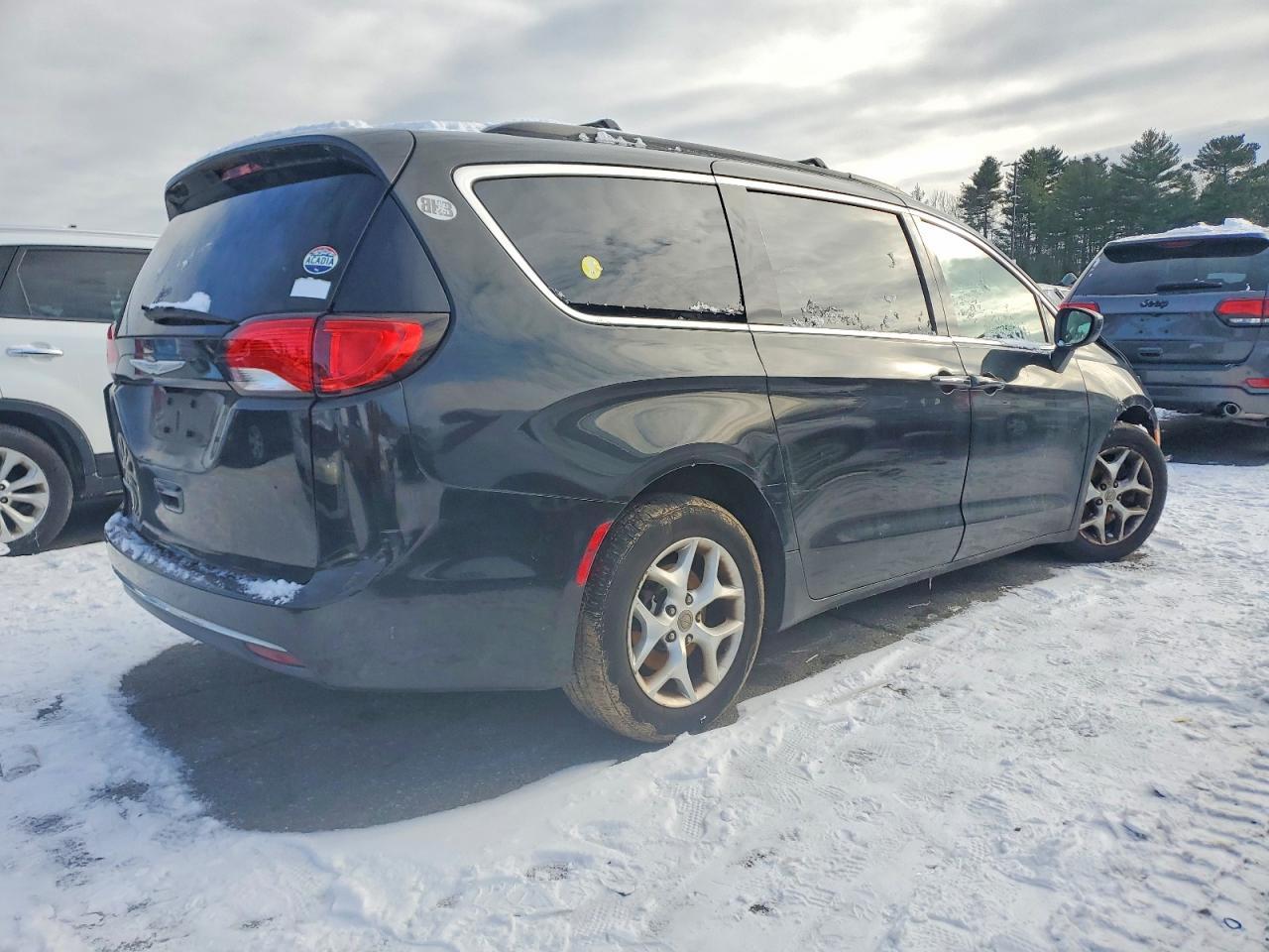 2017 Chrysler Pacifica Touring l