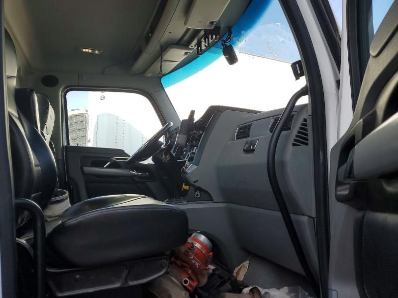 2020 Kenworth T680 Semi Truck
