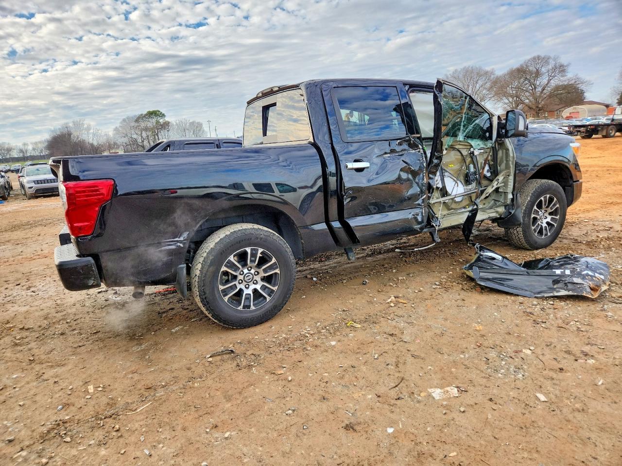 2021 Nissan Titan sv