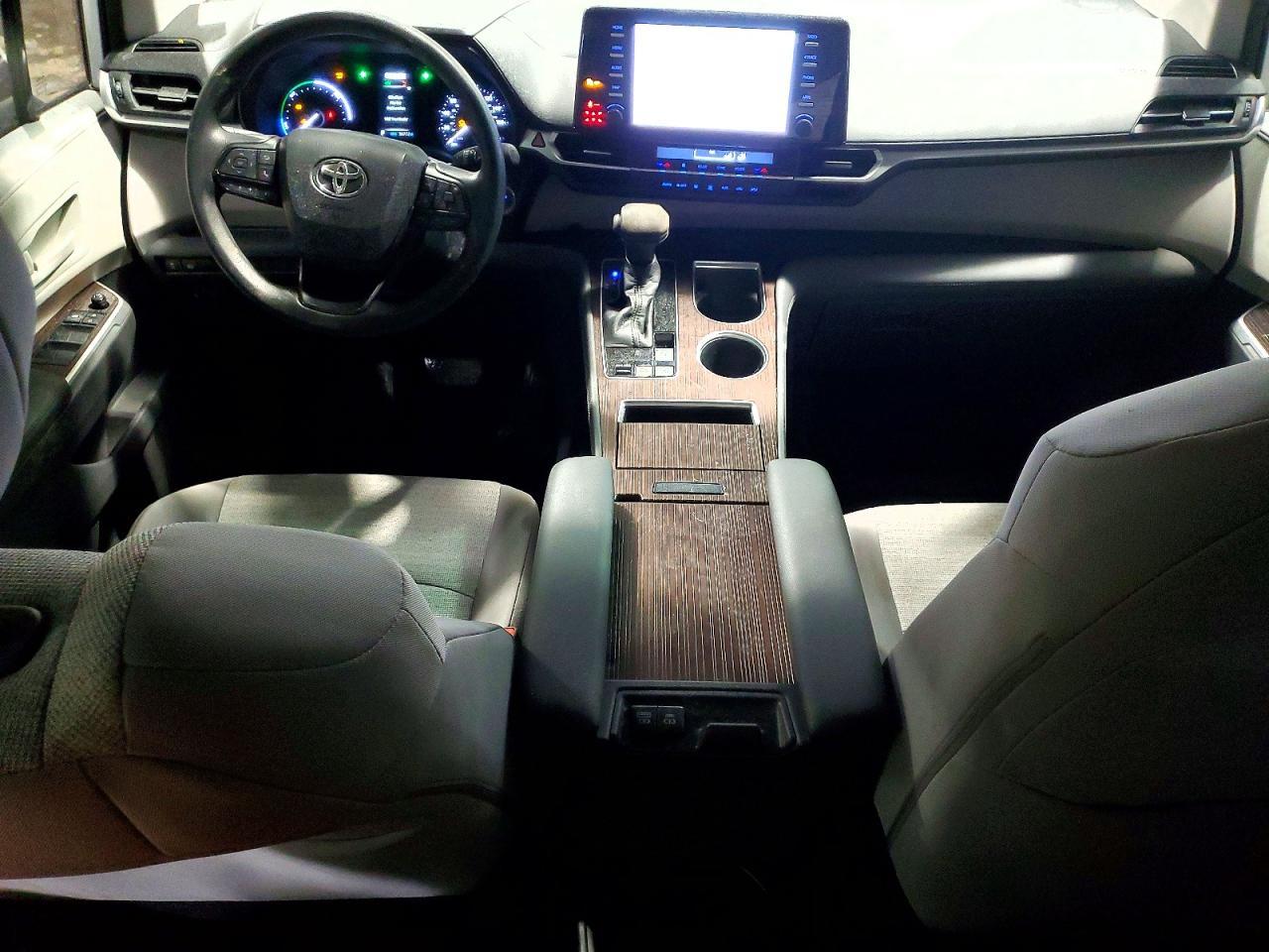 2023 Toyota Sienna le