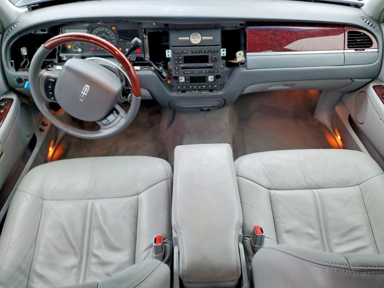 2005 Lincoln Town car Signature Limited