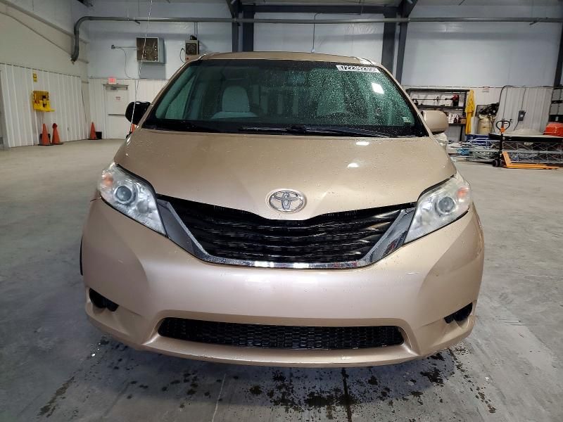 2011 Toyota Sienna le