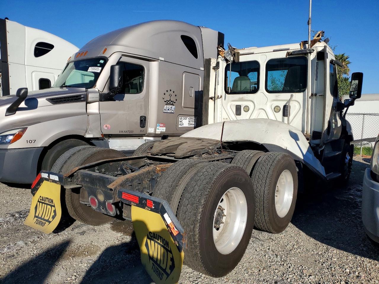 2016 Freightliner Cascadia 125 Semi Truck