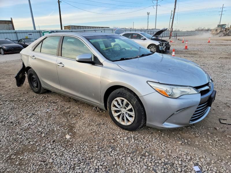 2016 Toyota Camry le