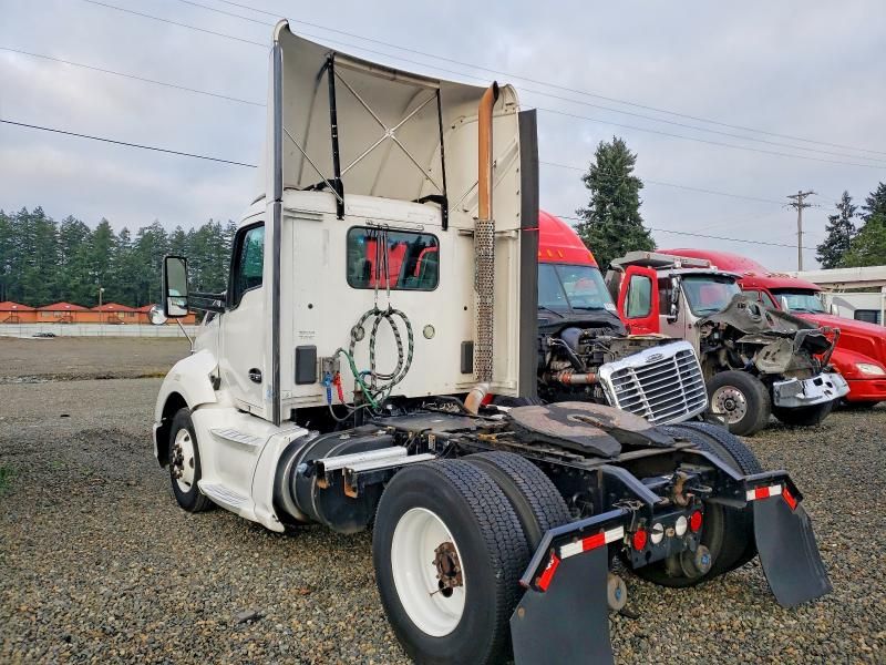 2014 Kenworth T680 Semi Truck