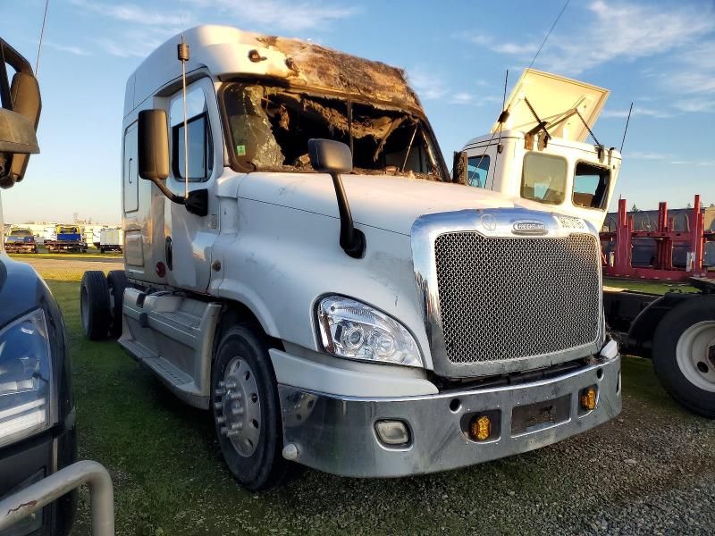 2015 Freightliner Cascadia Semi Truck