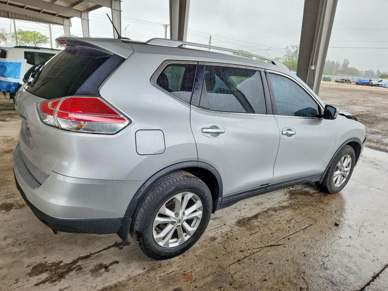 2016 Nissan Rogue sv