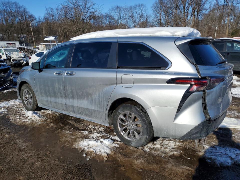 2023 Toyota Sienna xle