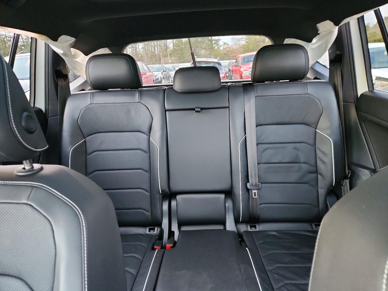 2023 Volkswagen Tiguan sel R-line Black