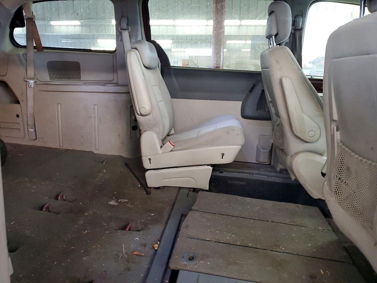 2010 Chrysler Town & Country Touring