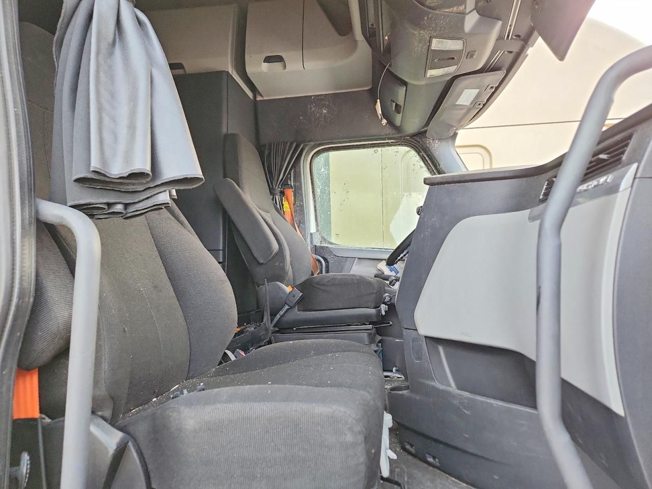 2019 Freightliner Cascadia 126