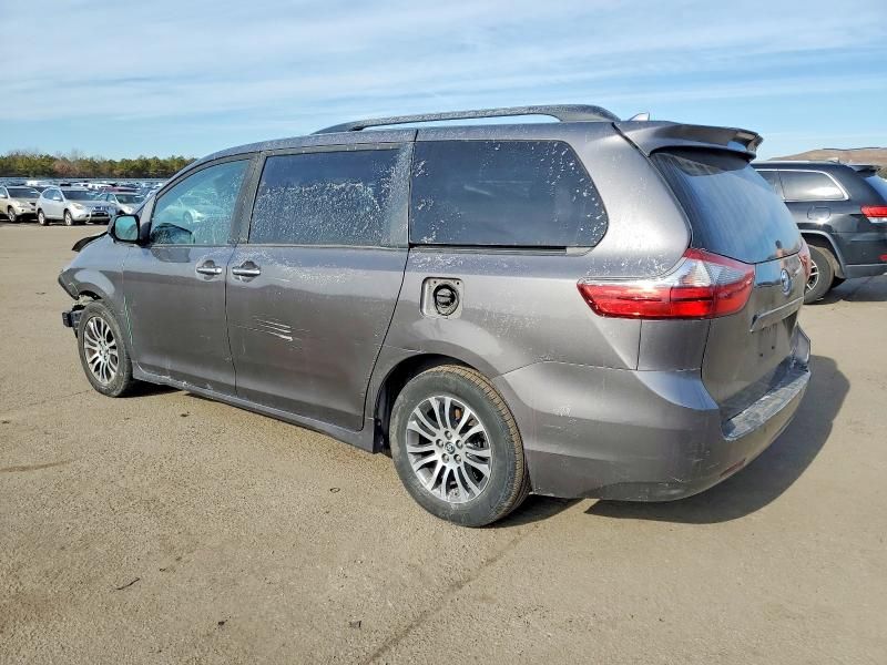 2020 Toyota Sienna xle