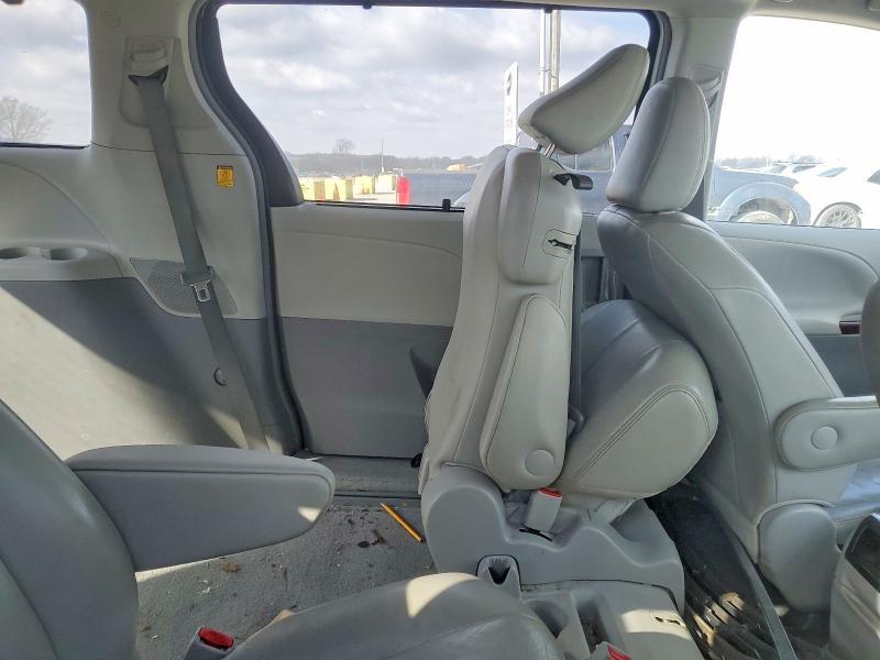 2013 Toyota Sienna xle