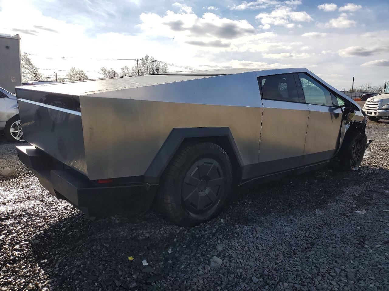 2025 Tesla Cybertruck