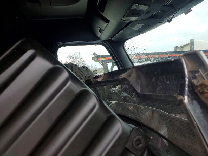 2020 Freightliner Cascadia 126 Semi Truck