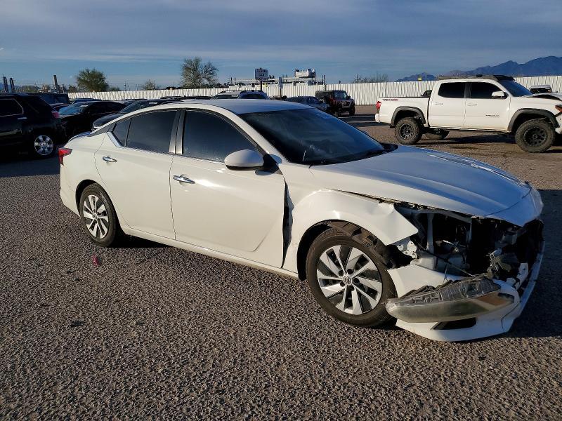 2019 Niss Altima 2.5 s