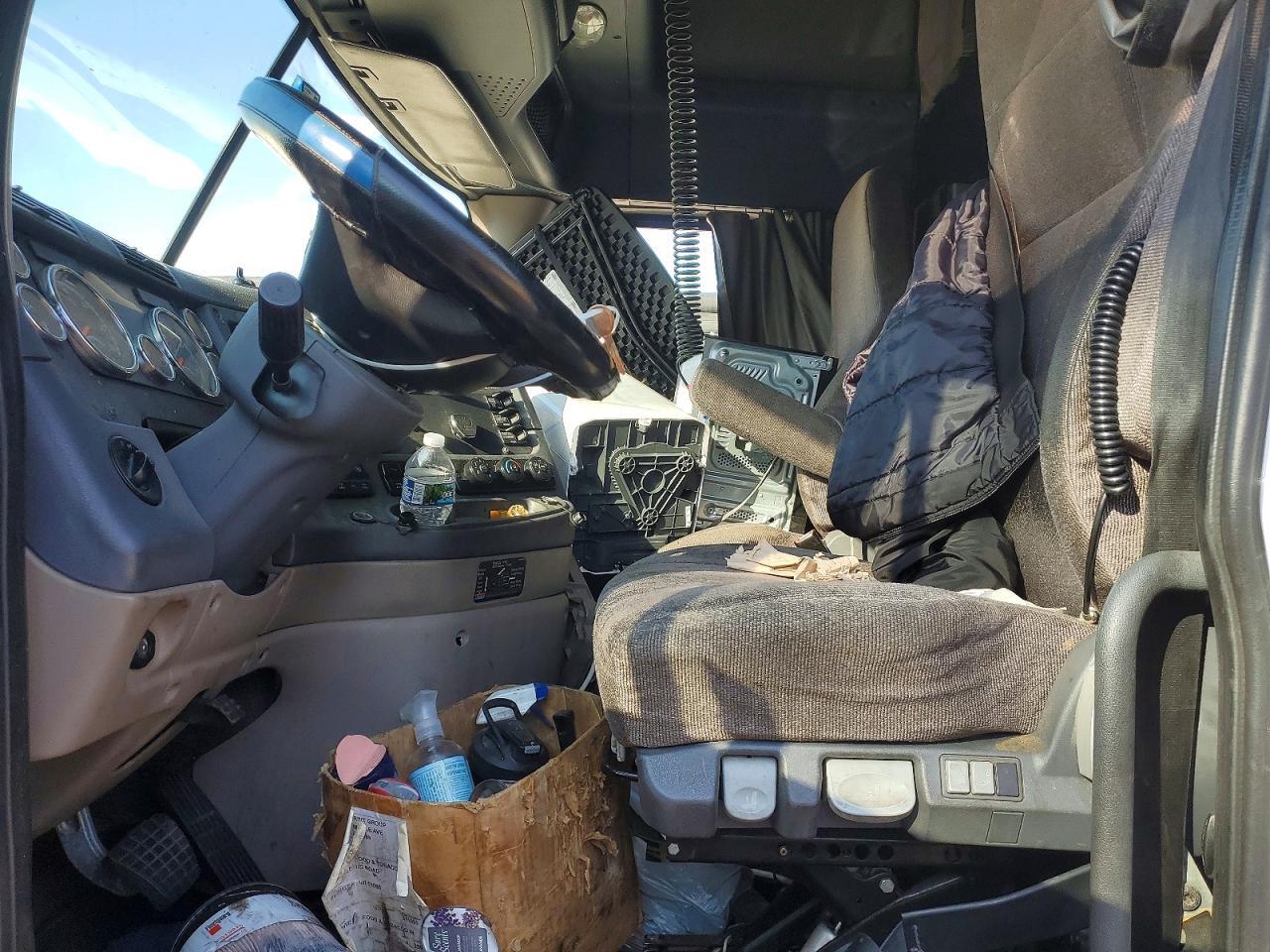 2017 Freightliner Cascadia 125 Semi Truck