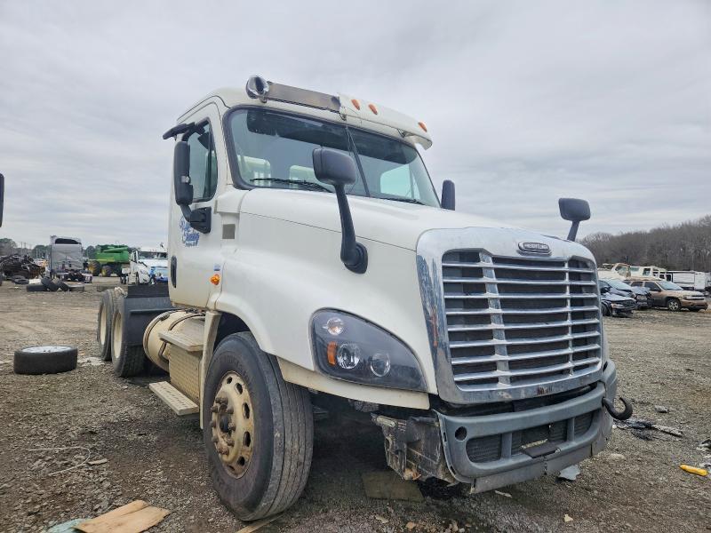 2018 Freightliner Cascadia 125 Semi Truck