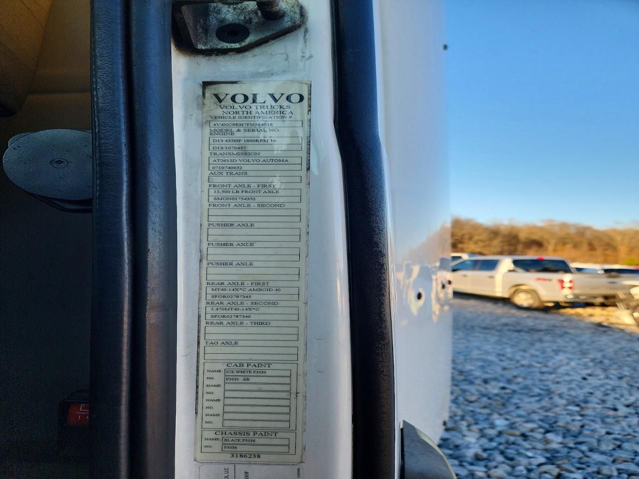 2015 Volvo VNL Semi Truck