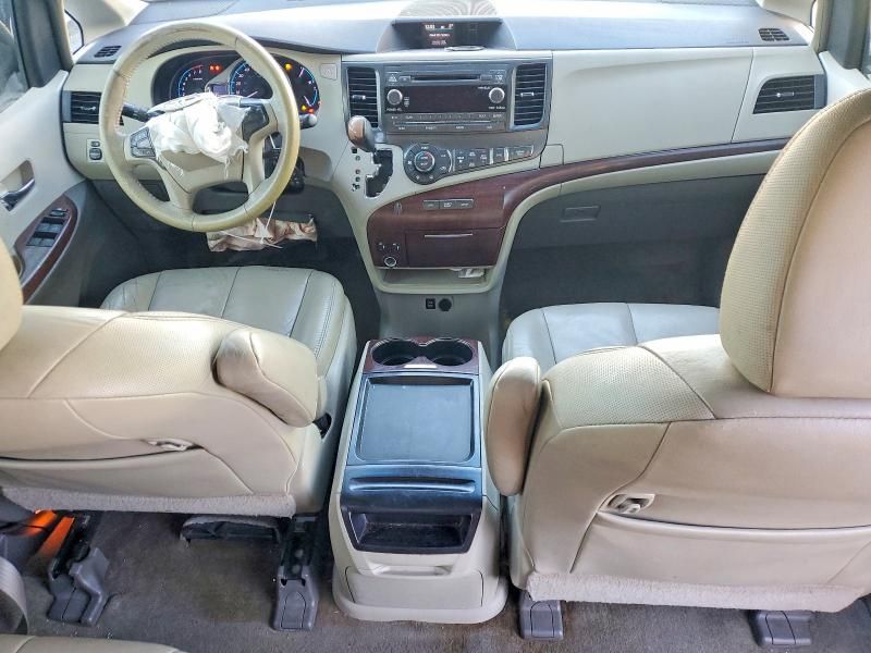 2011 Toyota Sienna xle