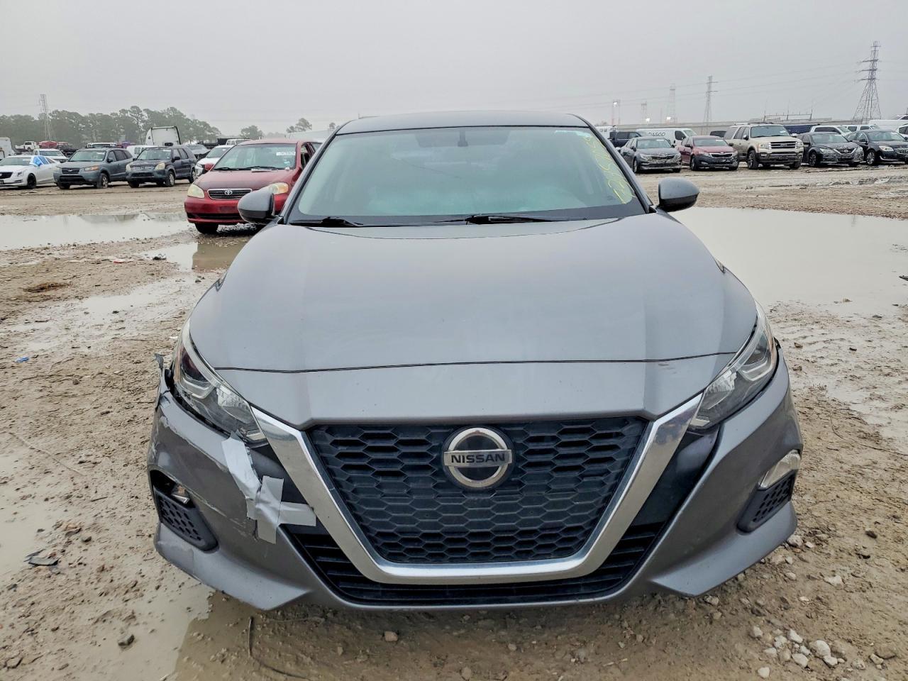 2020 Niss Altima