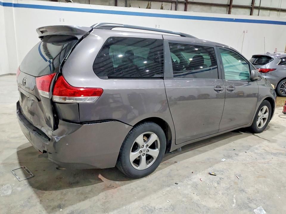 2013 Toyota Sienna le