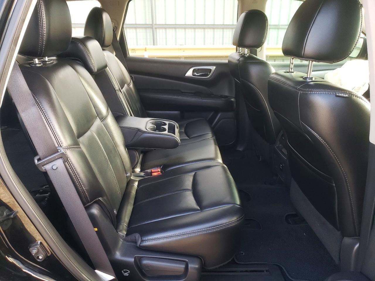 2017 Nissan Pathfinder s