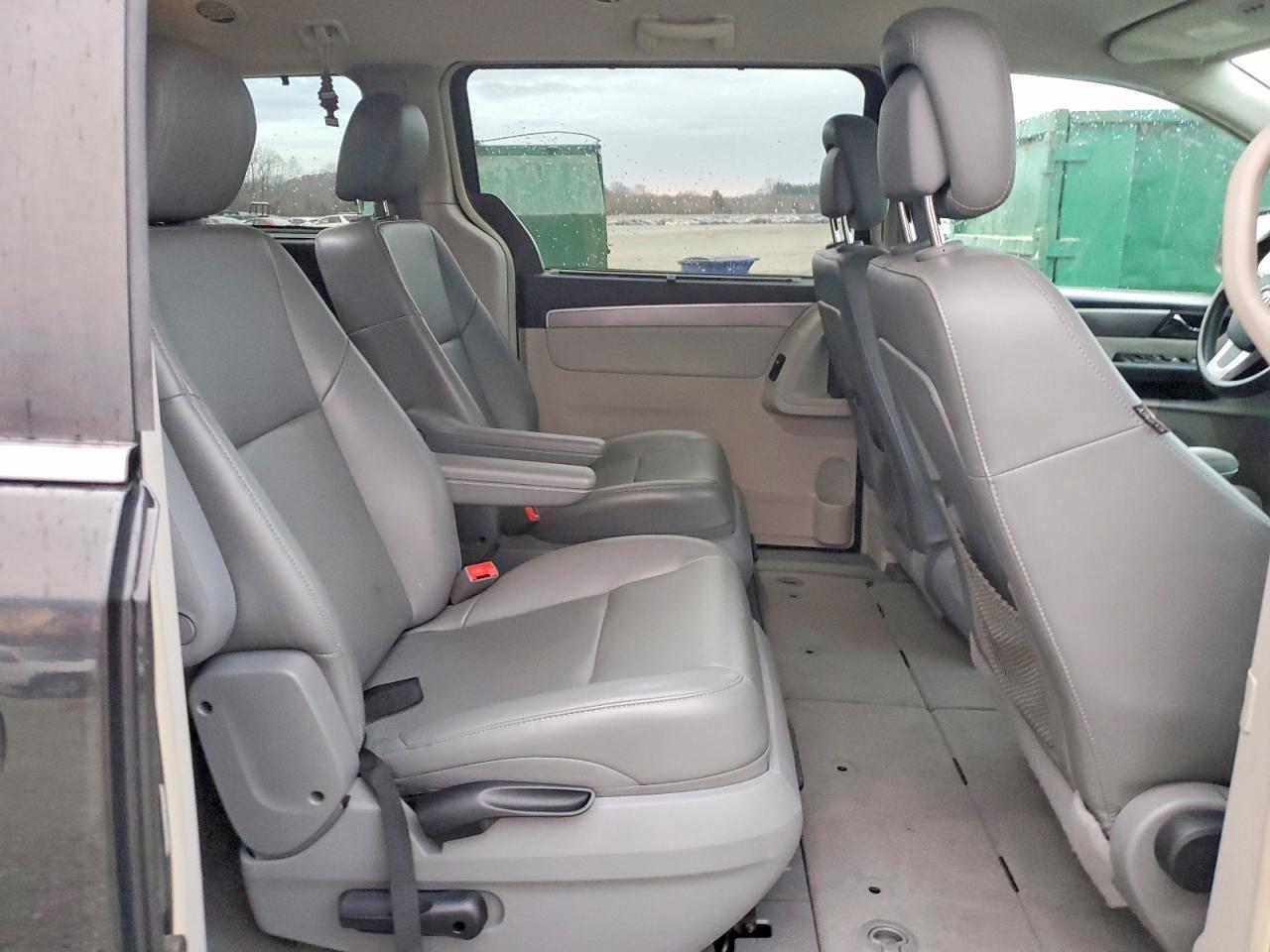 2014 Volkswagen Routan se