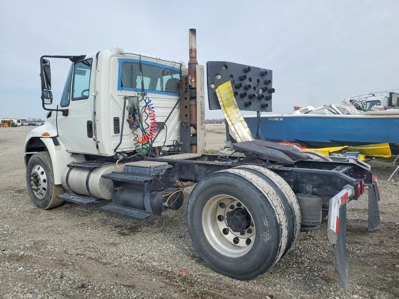 2016 International 4400 Semi Truck