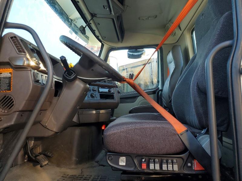 2016 Volvo VNL Semi Truck