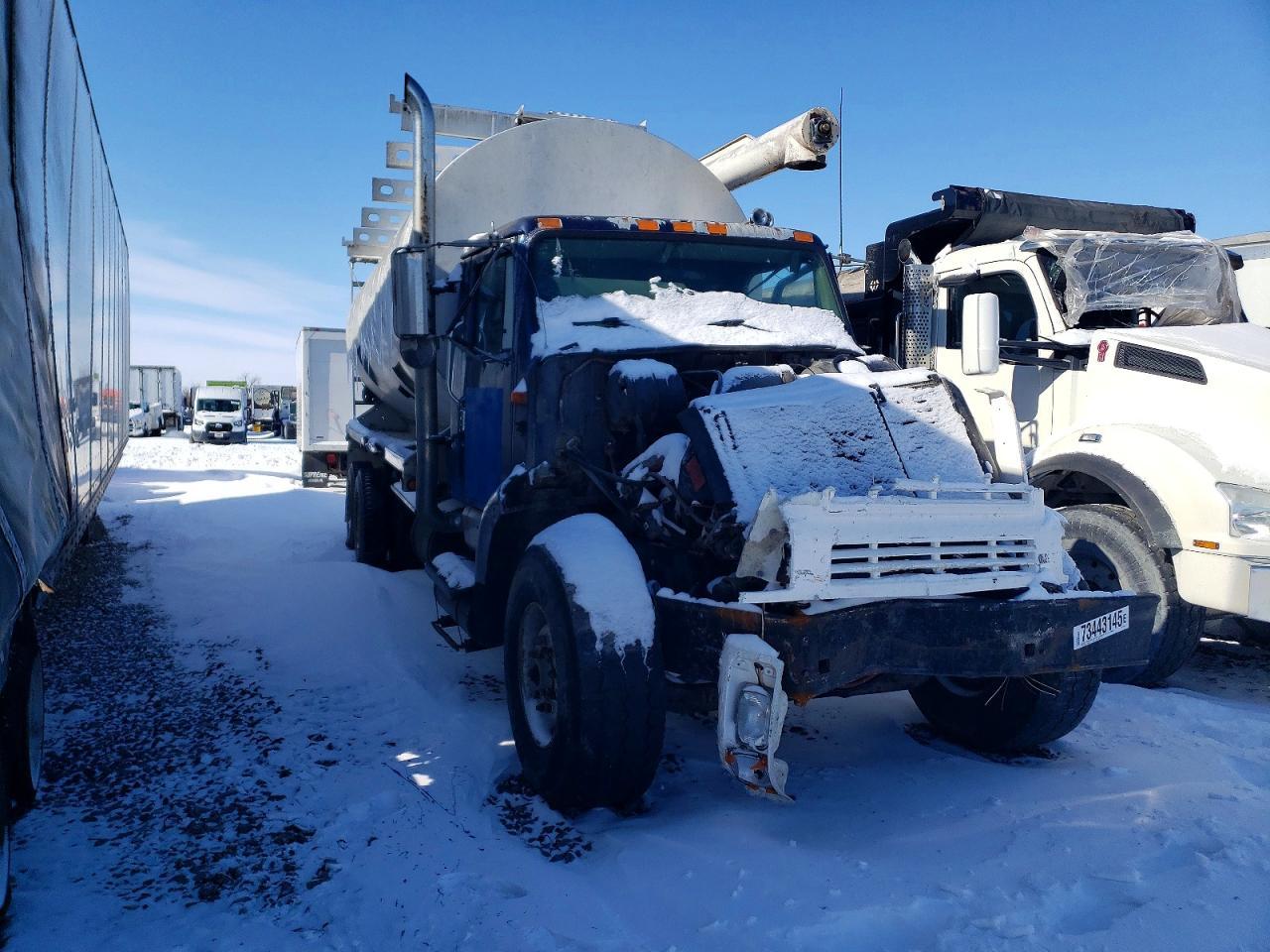 2001 International F-2574 Feed Mixer Truck