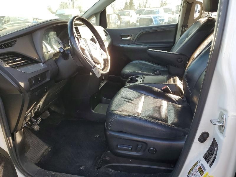 2015 Toyota Sienna Sport