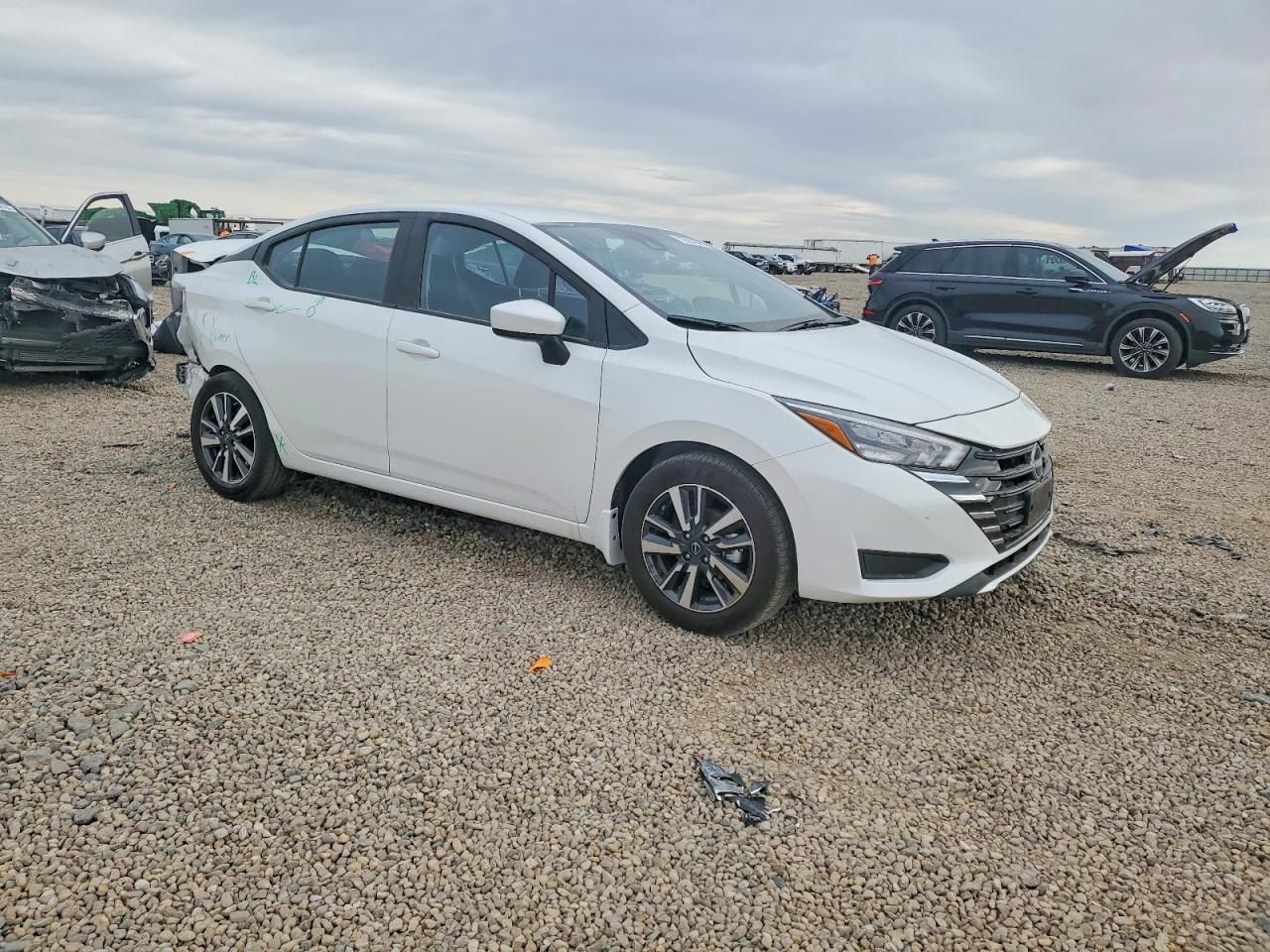 2025 Nissan Versa sv