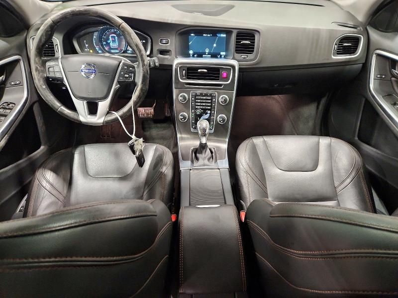 2016 Volvo V60 Cross Country Premier