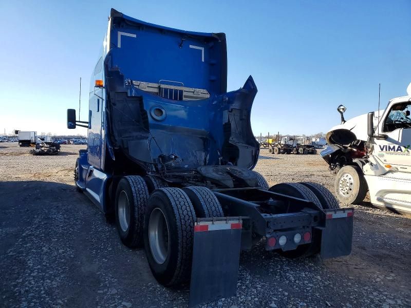 2020 Kenworth Construction T680