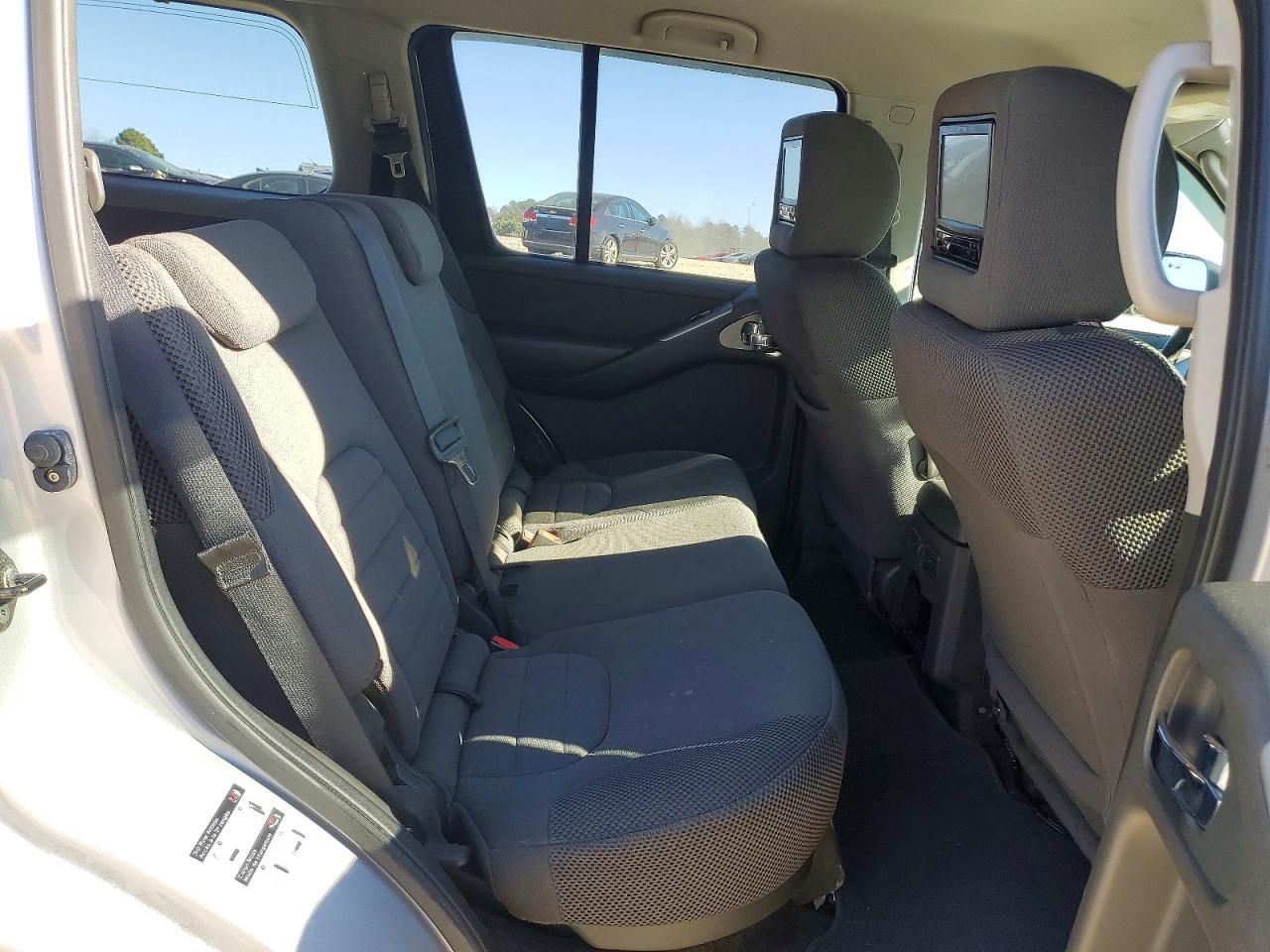 2011 Nissan Pathfinder s